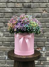 Цветочная композиция из Гипсофила и Розы в шляпной коробке в Вишневогорске