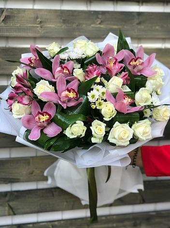 Букет цветов из: Розы и Хризантемы в Вишневогорске