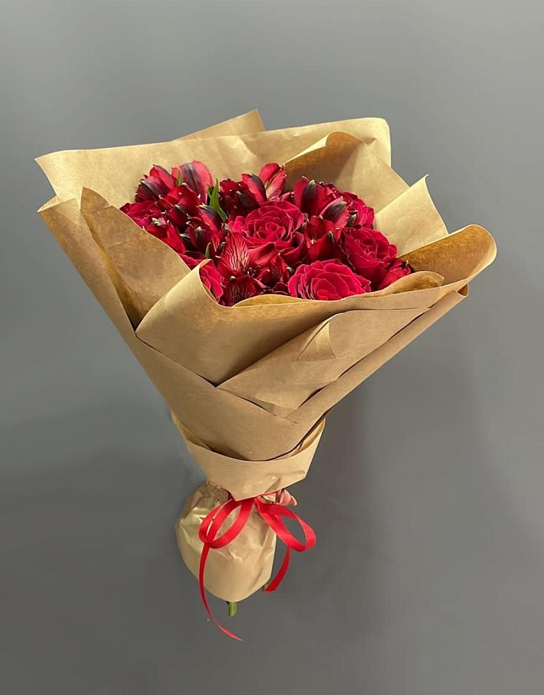 Букет цветов из: Альстромерии и Розы в Вишневогорске