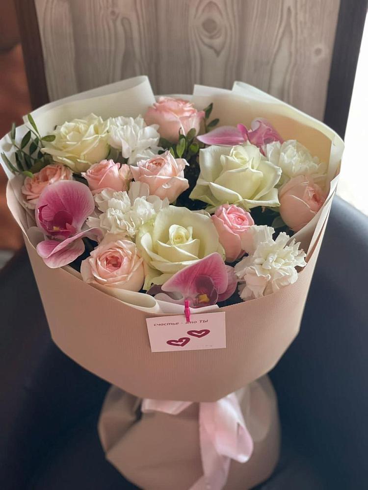 Букет цветов из: Орхидеи, Розы и Гвоздики в Вишневогорске