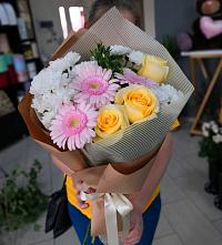 Букет цветов из:  Герберы, Розы и Хризантемы в Вишневогорске
