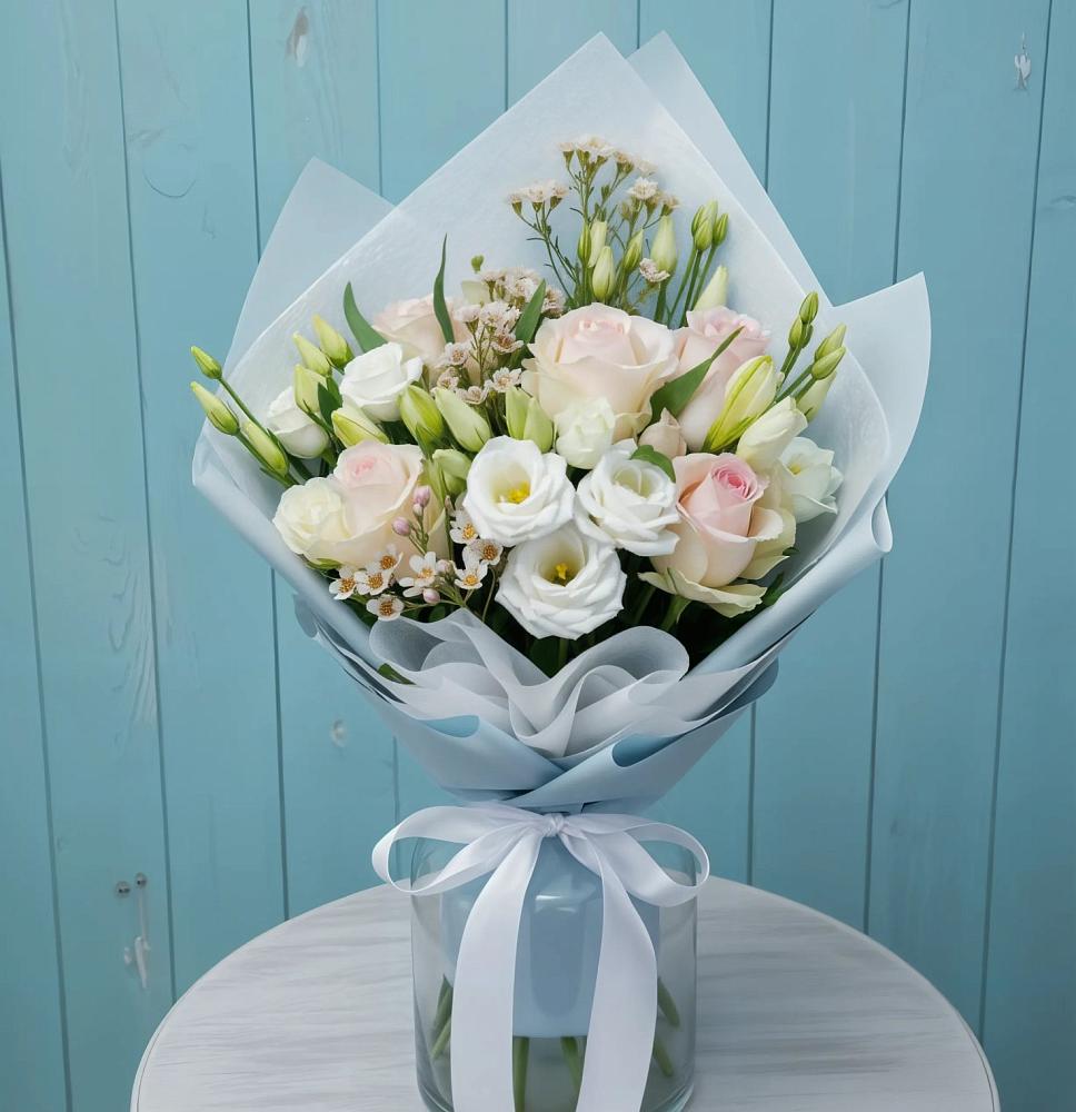 Букет цветов из: Розы и Лизиантусы в Вишневогорске