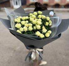 Букет Белые кустовые розы Солинеро в Вишневогорске