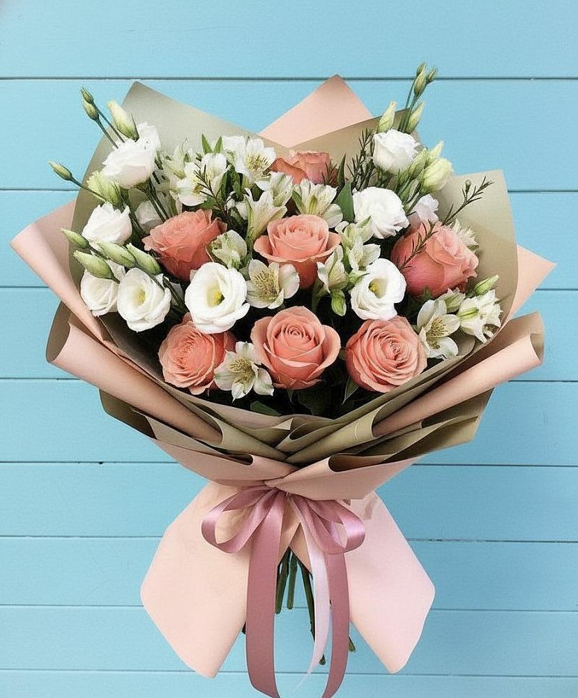 Букет цветов из: Розы, Альстромерии и Лизиантусы в Вишневогорске