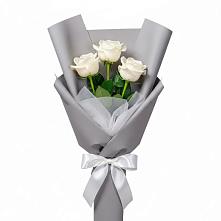 Букет 3 белые розы в Вишневогорске