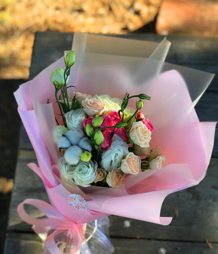 Букет цветов из: Розы и Лизиантусы в Вишневогорске