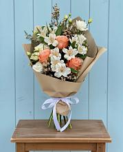 Букет цветов из:  Альстромерии, Лизиантусы, Розы и Хризантемы в Вишневогорске