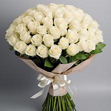 Букет 101 беля роза Белоснежка в Вишневогорске
