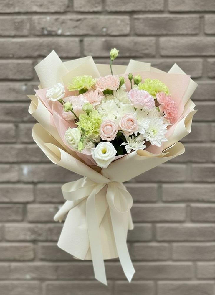 Букет цветов из: Гвоздики, Розы, Лизиантусы и Хризантемы в Вишневогорске