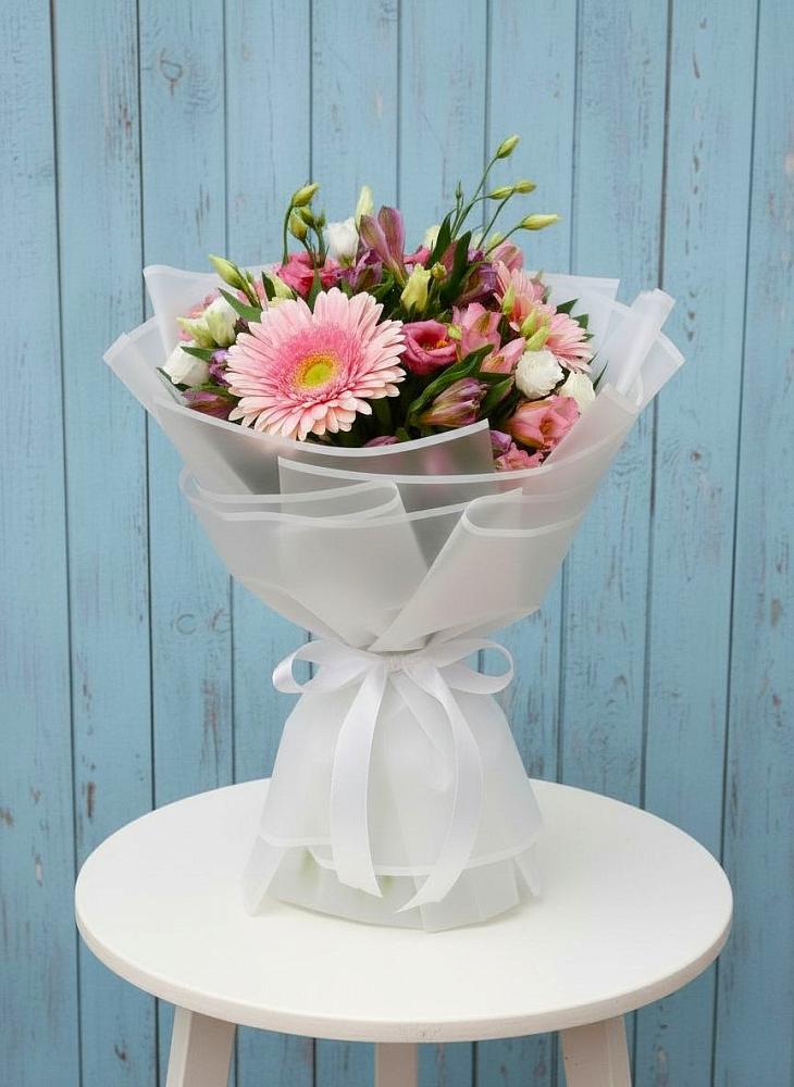 Букет цветов из: Герберы, Альстромерии и Лизиантусы в Вишневогорске