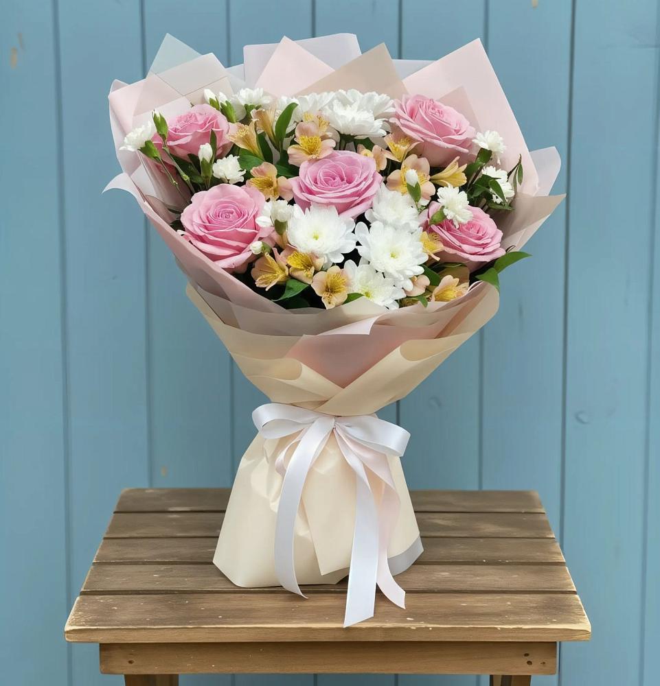 Букет цветов из: Гвоздики, Орхидеи и Розы в Вишневогорске