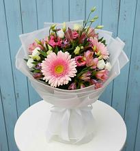 Букет цветов из:  Герберы, Альстромерии и Лизиантусы в Вишневогорске