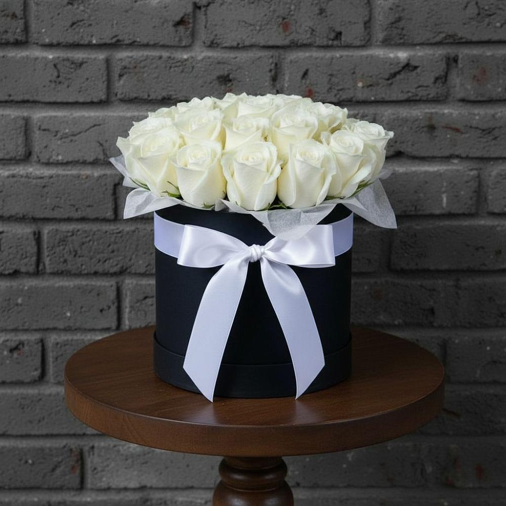 Цветочная композиция из Розы в шляпной коробке в Вишневогорске