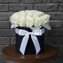 Цветочная композиция из Розы в шляпной коробке в Вишневогорске